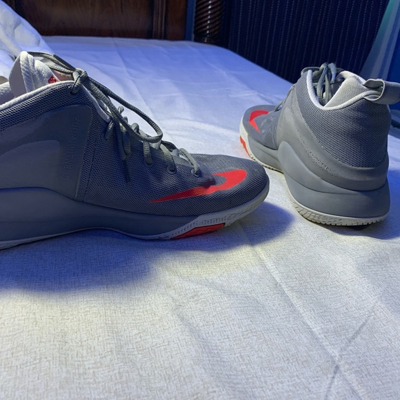 LeBron James - Nike basketball shoes - Picture 4 of 4